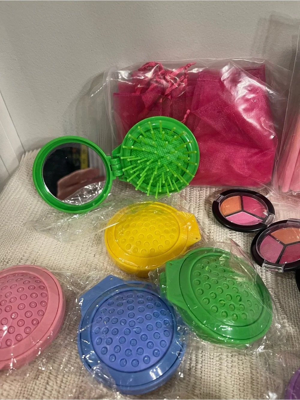 NEW Makeup Party Favors- Brush Set with Compacts, Brushes w/ Mirrors 🌺
